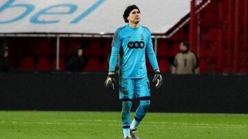Guillermo Ochoa durante un partido con el Standard Liégue en la temporada 2018-19.