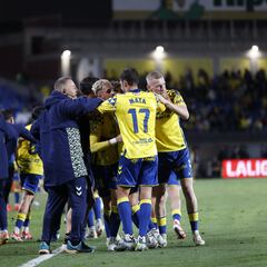 Januzaj rescata a Las Palmas en el 98′, con 10 y frustra a Osasuna