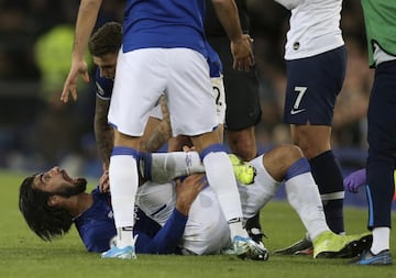 Cuando Heu-Min Son vio la gravedad de la entrada que le hizo a André Gomes, su primera reacción fue echarse las manos a la cabeza y llorar. Sin querer le había partido el tobillo al jugador del Everton. El exjugador del Barcelona tuvo una larga y dura recuperación: "No voy a mentir. Durante este período, tuve momentos realmente malos. No puedo decir que no tuve dolor o que no tenía el pie bloqueado como una roca. Tuve días así, pero quería volver con el equipo lo antes posible". Regresó a los terrenos de juego 112 días después.