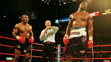 Evander Holyfield y Mike Tyson durante su segundo combate.