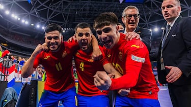 España celebra la clasificación para la final del Europeo de fútbol sala ocho años después tras ganar en las semifinales a Croacia (2-1).