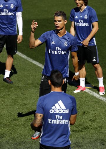 Último entrenamiento del Real Madrid antes de viajar a Málaga