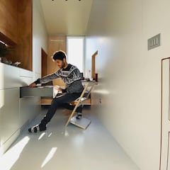 Un arquitecto vive en una casa de 9 m² y desafía las normas de la vivienda tradicional: “No tenía claro dónde quería vivir”
