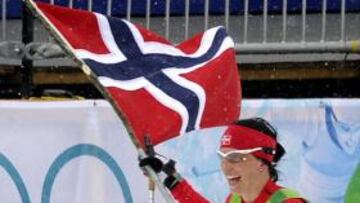 TRIPLE MEDALLA DE ORO. La esquiadora de fondo noruega Marit Bjoergen se convertió hoy en la deportista más laureada de los Juegos Olímpicos de invierno de Vancouver 2010, al lograr su cuarta medalla, tercera de oro.
