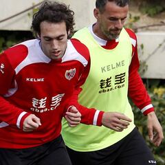 Baena se entrena junto al grupo por primera vez tras 195 días