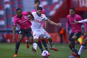 Xolos tuvo una temporada muy complicada: entre los numerosos positivos de COVID-19, las bajas de juego y salidas inesperadas de algunos futbolistas, el equipo tijuanense nunca pudo jugar completo. A inicios de septiembre, el argentino David Barbona fichó con el Xolaje. El exjugador de Racing debutó en la Liga MX en la jornada 9 ante Mazatlán. Jugó nueve partidos (cinco como titular) esta temporada y no logró pesar. En la final de vuelta de Copa MX, ante Monterrey, metió un golazo. Veremos si el próximo semestre puede mostrar su valía. 