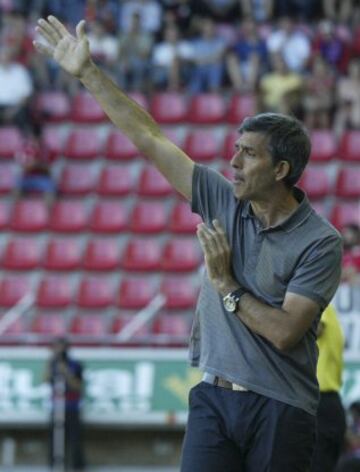 JUAN RAMON LOPEZ MUÑIZ entrenador desde 1988, a pasado por varios equipos españoles, Málaga, Racing de Santander, Alcorcón y en la actualidad dirige al Levante en Segunda División