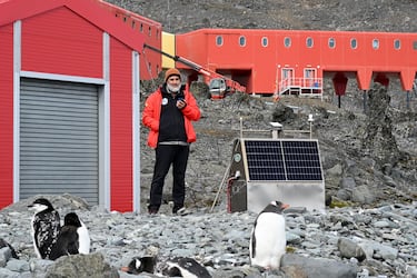 Rafa Abella, el sismólogo español que vive al pie de un volcán en la Antártida: “Me encantaría vivir una erupción en Isla Decepción”