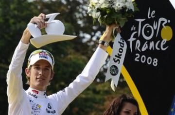 Más victorias en la clasificación de los jóvenes: El luxemburgués Andy Schleck consiguió el maillot blanco en tres ocasiones (2008, 2009 y 2010). Al igual que Jan Ullrich, que lo conquistó en las ediciones de 1996, 1997 y 1998.