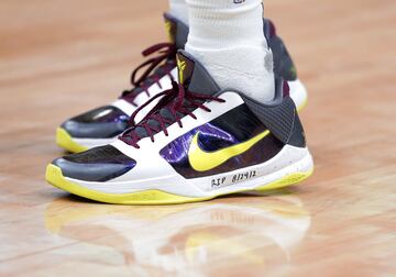 Zapatillas de Josh Hart de los Lakers. 


