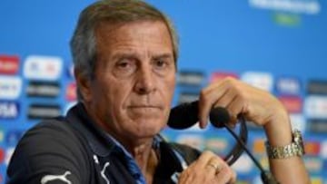 &Oacute;scar Tab&aacute;rez en rueda de prensa.