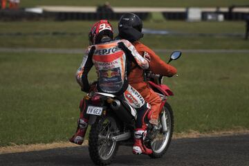 Marc Márquez tras su caída.