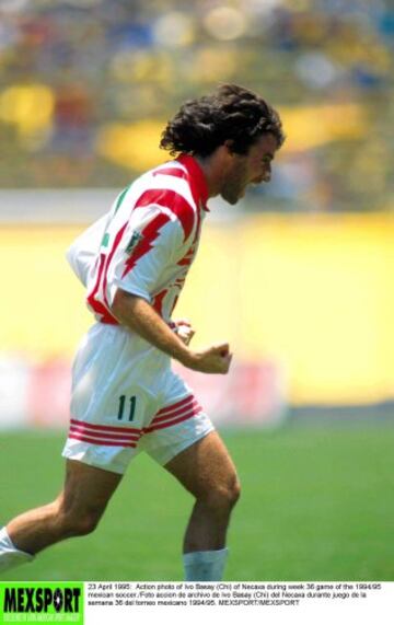 El ariete chileno es el segundo goleador histórico de Necaxa con 101 goles. Formó parte del primer campeonato en Necaxa en la temporada 1994-95. Con selección fue subcampeón de la Copa América de 1987, en la cual anotó tres goles. Sólo jugó para el club rojiblanco en Liga MX.