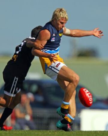 Jake Stringer, jugador de fútbol australiano se rompió la pierna en 2002 dejando esta impresionante imagen.