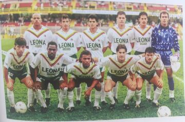 Entre 1991 y 1999, vistió las camisetas de Sporting de Barranquilla, Once Caldas, Santa Fe, América, Quindío, Cali, Junior y Millonarios. En su paso por todos estos equipos, alcanzó a anotar 144 goles. En la fotografía es el cuarto de la fila de abajo, de izquierda a derecha.