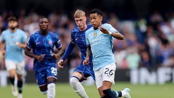 Soccer Football - Premier League - Chelsea v Manchester City - Stamford Bridge, London, Britain - August 18, 2024 Manchester City's Savinho in action with Chelsea's Cole Palmer REUTERS/David Klein EDITORIAL USE ONLY. NO USE WITH UNAUTHORIZED AUDIO, VIDEO, DATA, FIXTURE LISTS, CLUB/LEAGUE LOGOS OR 'LIVE' SERVICES. ONLINE IN-MATCH USE LIMITED TO 120 IMAGES, NO VIDEO EMULATION. NO USE IN BETTING, GAMES OR SINGLE CLUB/LEAGUE/PLAYER PUBLICATIONS. PLEASE CONTACT YOUR ACCOUNT REPRESENTATIVE FOR FURTHER DETAILS..