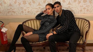 La separación entre la actriz y el futbolista no trascendió públicamente hasta que Achraf fue acusado de violación por la Fiscalía de Nanterre. Días más tarde, la artista comunicó que se encontraba a la espera de los trámites de divorcio. 
