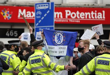 Los seguidores del Chelsea protestan contra la Superliga