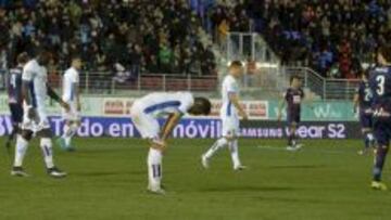 Los jugadores del Espanyol acabaron abatidos por la derrota en Ipurua.
