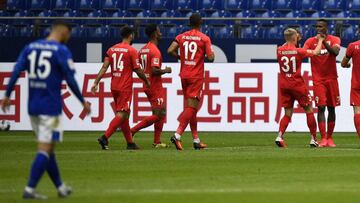 Gelsenkirchen (Germany), 24/05/2020.- Augsburg's Sergio Cordova (2-R) celebrates with teammates after scoring the winning goal during the German Bundesliga soccer match between FC Schalke 04 and FC Augsburg in Gelsenkirchen, Germany, 24 May 2020. The