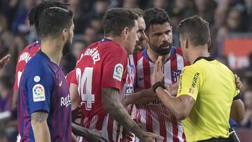 Diego Costa frente a Gil Manzano momentos antes de la expulsión.