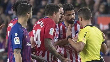 Diego Costa frente a Gil Manzano momentos antes de la expulsi&oacute;n. 