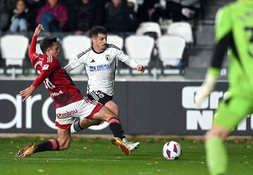 El runrún en la grada se escuchaba cuando le llegó el balón a Matos dentro del área. El lateral del Burgos aprovechó el regalo de Fer Niño; y con un potente zurdazo, puso la igualada ante el Zaragoza, en el minuto 93.