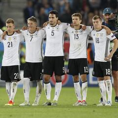 Why is the German anthem called Deutschlandlied? Lyrics, translation and meaning