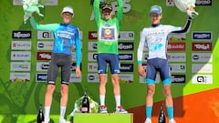 Juanpe López, en lo más alto del podio del Tour de los Alpes.