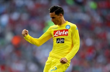 Callejón celebrando el tanto.