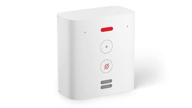 Así es Echo Flex, el dispositivo con Alexa que permite controlar con la voz toda la casa