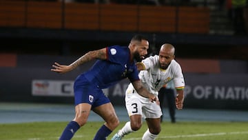 Abidjan (Cote D''ivoire), 14/01/2024.- Denis Odoi (R) of Ghana and Bebe (Tiago Manuel Dias Correia) of Cap Verde (L) in action during the CAF 2023 Africa Cup of Nations match between Ghana and Cap Verde, in Abidjan, Ivory Coast, 14 January 2024. (Costa de Marfil) EFE/EPA/LEGNAN KOULA