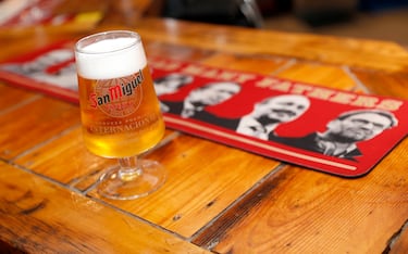 En Taggy’s la cerveza pasa a un segundo plano, en el interior del local se encuentran numerosos objetos del club inglés, lo que le convierte en un minimuseo.