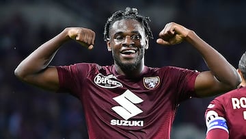 Turin (Italy), 18/05/2024.- Torino's Duvan Zapata jubilates after scoring the 1-0 during the italian Serie A soccer match Torino FC vs AC Milan at the Olimpico Grande Torino Stadium in Turin, Italy, 18 May 2024. (Italia) EFE/EPA/Alessandro Di Marco