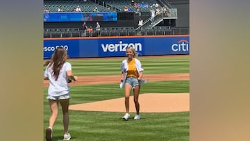 Mets’ first pitch by Hawk Tuah girl ends in viral sensation!