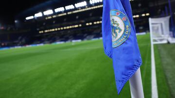 London (United Kingdom), 16/12/2023.- A Chelsea logo on the corner flag ahead of the Carabao Cup quarter-finals soccer match between Chelsea FC and Newcastle United, in London, Britain, 19 December 2023. (Reino Unido, Londres) EFE/EPA/ISABEL INFANTES EDITORIAL USE ONLY. No use with unauthorized audio, video, data, fixture lists, club/league logos, 'live' services or NFTs. Online in-match use limited to 120 images, no video emulation. No use in betting, games or single club/league/player publications.