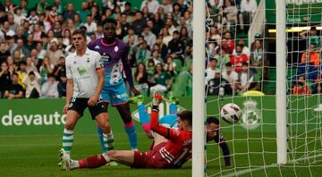 La fragilidad defensiva del Racing ha sido una de las claves en la negativa racha. Encajaron 3 goles contra Racing de Ferrol, Alcorcón y Real Valladolid.