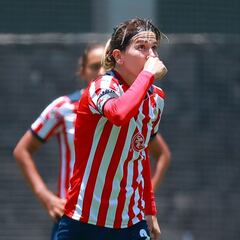 Chivas evita la derrota de último minuto