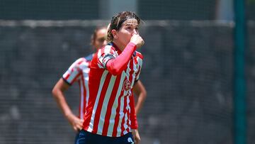 Alicia Cervantes festeja el gol con Chivas