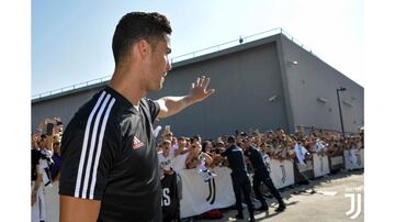 El delantero portugués de la Juventus de Turín ha vuelto a los entrenamientos con el club italiano tras unas vacaciones junto a su familia y amigos.
