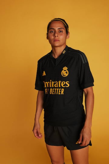 Negra con detalles amarillos, as赤 es la tercera equipaci車n del Real Madrid