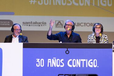 Xavier Sardá, Carles Francino y Gemma Nierga durante el programa especial de 'La Ventana'.
