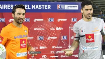 Daniel "Sanyo" Gutiérrez y Maxi Sánchez posan con el título en el Buenos Aires Pádel Máster en Buenos Aires (Argentina).