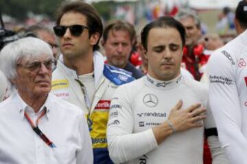 Bernie Ecclestone junto al piloto brasileño Felipe Massa en un minuto de silencio por las víctimas de los atentados de París y en un homenaje que la Federación Internacional del Automóvil (FIA) quiso dedicar a los fallecidos en carretera por accidentes de tránsito.