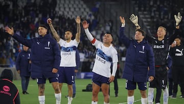 Futbol, Universidad Catolica vs Union Espanola.
Fecha 21, Liga de Primera 2025.
Los jugadores de Universidad Catolica celebran el triunfo durante el partido de primera division contra Union Espanola disputado en el estadio Claro Arena, Santiago, Chile.
23/08/2025
Jonnathan Oyarzun/Photosport
Football, Universidad Catolica vs Union Espanola.
21th turn, 2025 First division League.
Universidad Catolica reacts after winning during the first division match against Union Espanola at the Claro Arena stadium, Santiago, Chile.
23/08/2025
Jonnathan Oyarzun/Photosport