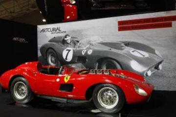 El Ferrari de 1957 (335 S Spider Scaglietti) en la subasta celebrada en París.