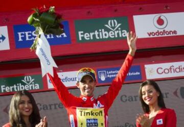 El ciclista español del Tinkoff Saxo y líder de la clasificación general, Alberto Contador, durante la decimotercera etapa de la Vuelta Ciclista 2014, entre Belorado (Burgos) y el Parque de Cabárceno (Cantabria) con un recorrido de 188,7 kilómetros. 