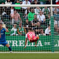 La pegada de Braithwaite y Puado no es suficiente para tumbar al Elche
