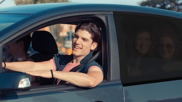 Adiós al calor infernal dentro del coche: el parasol con doble tejido que te protegerá de los rayos UVA y que está disponible en Amazon.