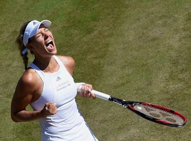 Federer and Djokovic march on at Wimbledon